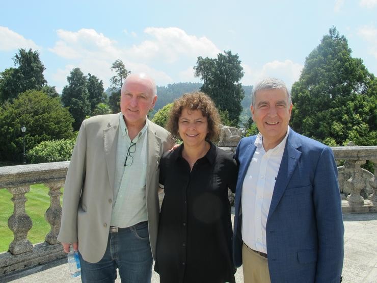 Jorge Sobral Fernández, Iolanda Batalla e Juan Manuel Fernández en clausúraa do primeiro curso da Escola de Verán do Poder Xudicial. TSXG 