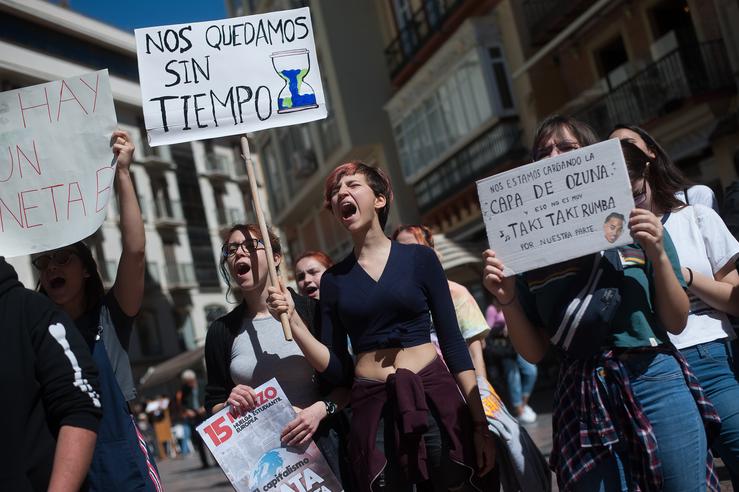 Estudantes participan nunha protesta en Málaga organizada por 'Fridays For Future' o pasado 15 de marzo, xornada de folga internacional polo clima.. Jesus Merida/SOPA Images via ZUM / DPA - Arquivo / Europa Press