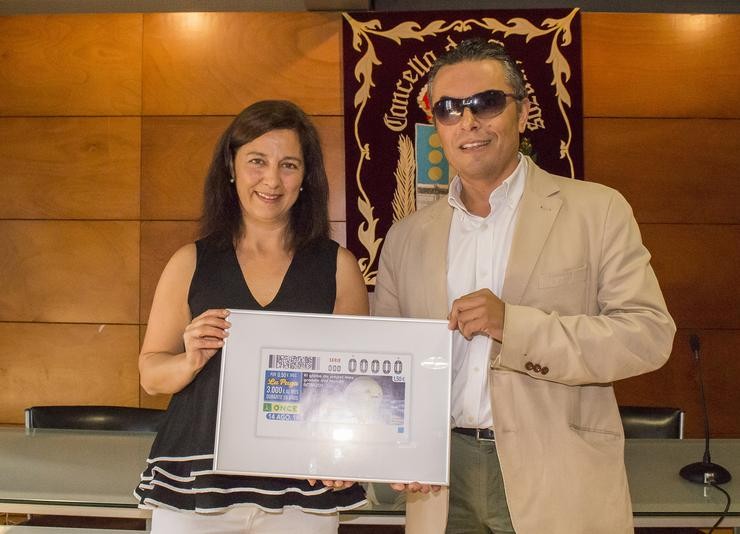 Presentación do Cupón do ONCE dedicado ao Globo de Betanzos. CONCELLO DE BETANZOS / Europa Press