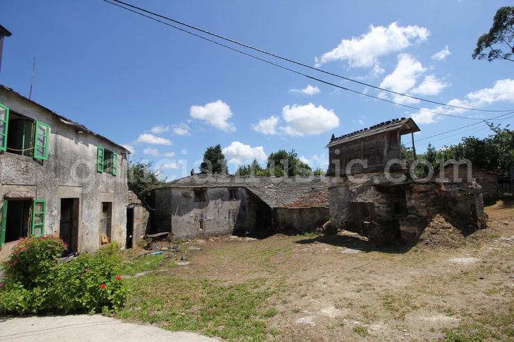 Aldea abandonada á venda, no concello de Vilalba 