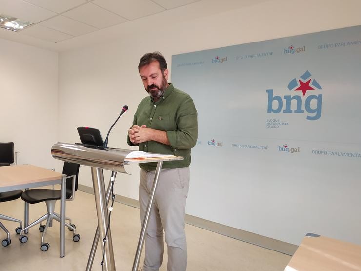 O deputado nacionalista Luís Bará durante a rolda de prensa.. PEDRO DAVILA-EUROPA RPESS 