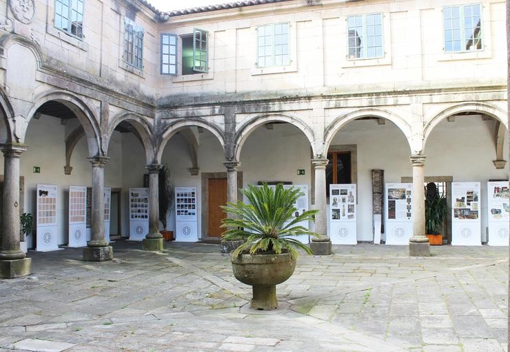 Sede do Instituto de Estudios Gallegos Padre Sarmiento do CSIC, no antigo Hospital de San Roque de Santiago de Compostela 