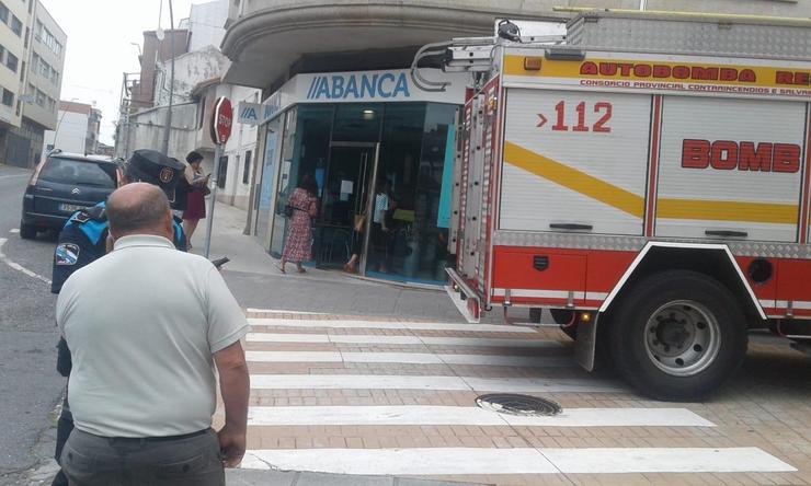 Un curtocircuíto provoca un pequeno incendio nunha sucursal bancaria en Carral. REMITIDA / Europa Press