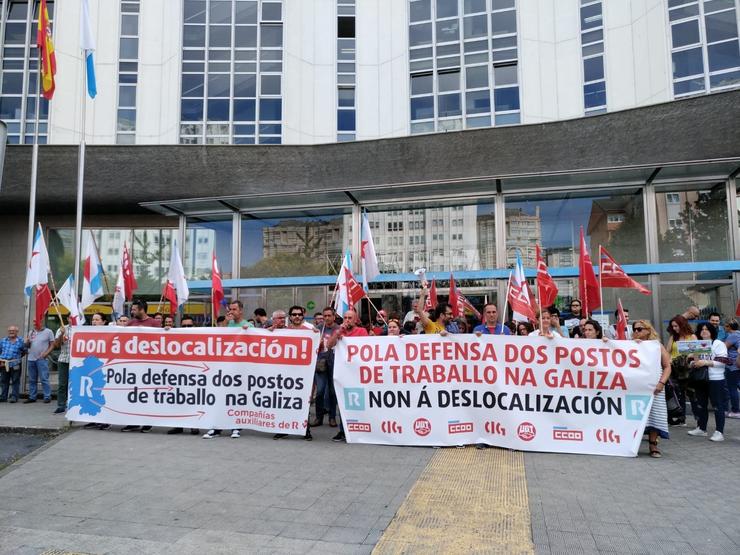 Traballadores das subcontratas de R protestan na Coruña. / Europa Press