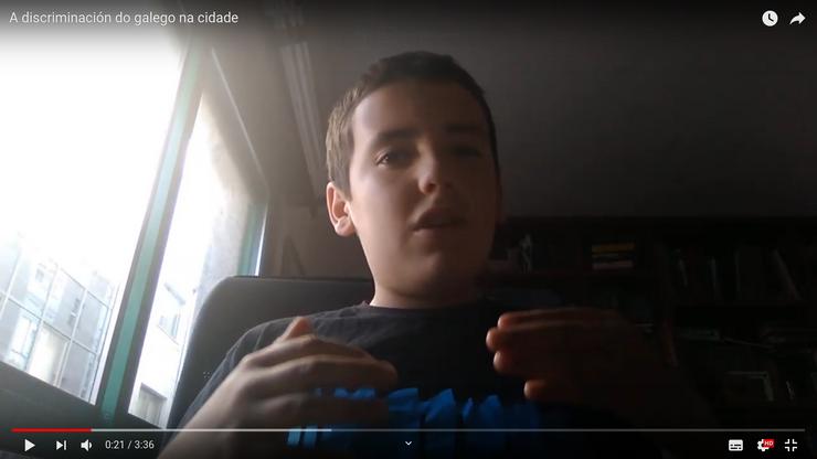 Artai, neno galegofalante que conta a súa experiencia nunha canle de Youtube