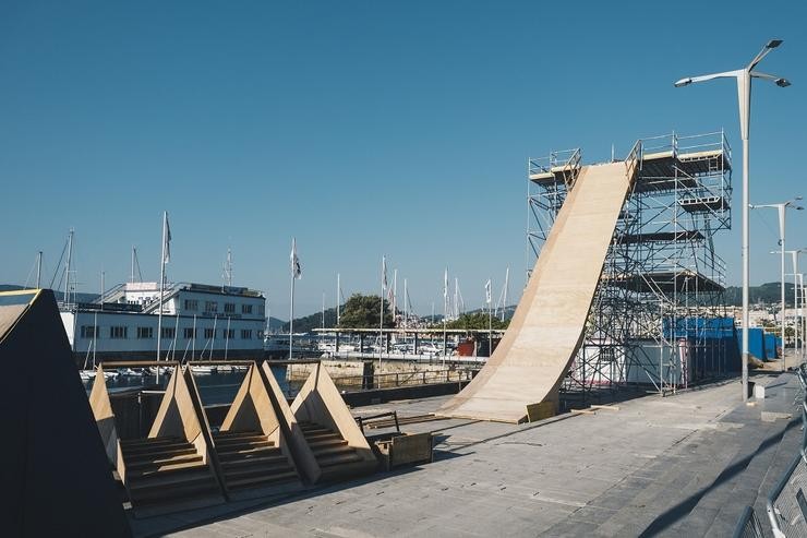 Colocación da rampla para o Big Jump do Marisquiño 2019 / O MARISQUIÑO