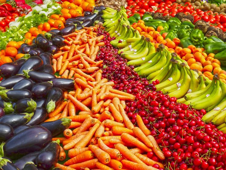 Froitas e verduras nun supermercado 