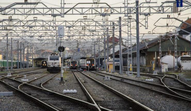 Vías estación de ferrocarril Monforte / P.C. - Arquivo