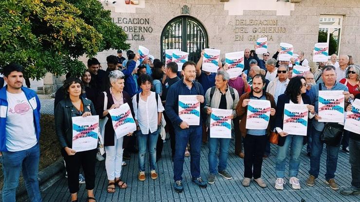 Protesta da Mesa pola Normalización diante da Deputación da Coruña / A Mesa