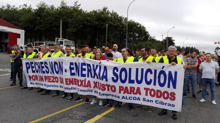 Protesta dos traballadores de Alcoa na N-642 