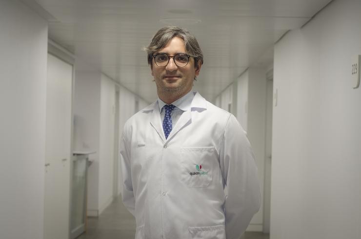 O doutor Diego González Rivas do Hospital Quirónsalud da Coruña 