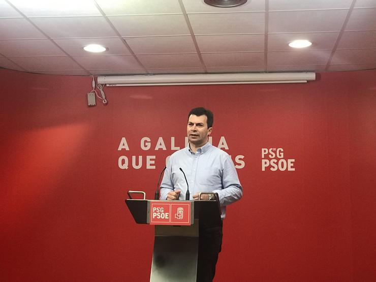 O secretario xeral do PSdeG, Gonzalo Caballero, en rolda de prensa 