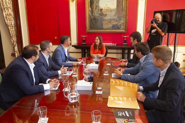 Reunión da alcaldesa, Inés Rey, con Apecco. CONCELLO DA CORUÑA