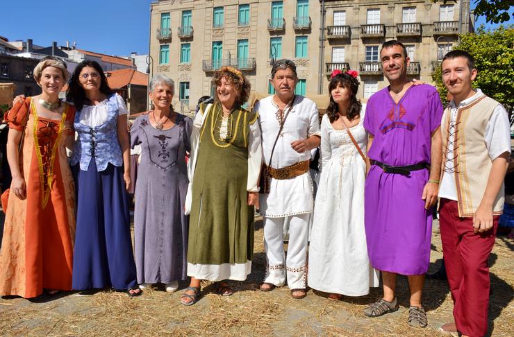 Membros do goberno local caracterizados con disfraces con motivo da celebración da Feira Franca de Pontevedra 