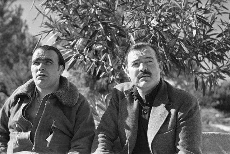 Enrique Lister con Hemingway