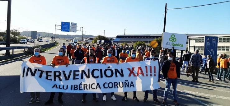 Protesta do comité de empresa de Alu Ibérica na Coruña o xoves 15 de outubro. REMITIDA (COMITÉ DE EMPRESA) 