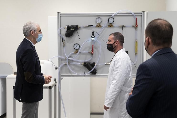 O conselleiro de Economía, Francisco Conde, visita o Centro Tecnolóxico de Investigación Multisectorial (Cetim). MONCHO FONTES