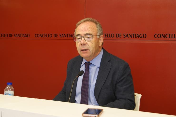 O alcalde de Santiago, Xosé Sánchez Bugallo, en rolda de prensa. CONCELLO DE SANTIAGO - Arquivo