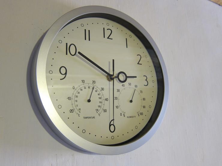 O tempo pasa nun reloxo entre o cambio de hora dun horario a outro / EUROPA PRESS - Arquivo