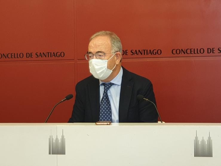 O alcalde de Santiago de Compostela, Xosé Sánchez Bugallo, en rolda de prensa este luns 26 de outubro. CONCELLO DE SANTIAGO DE COMPOSTELA
