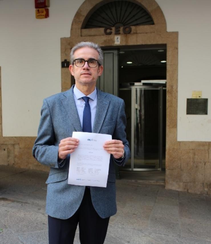 José Manuel Díaz Barreiros formaliza a súa candidatura á presidencia da CEG. CEO 
