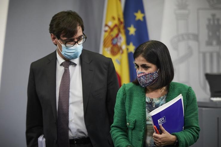 O ministro de Sanidade, Salvador Illa, ofrece unha rolda de prensa xunto á ministra de Política Territorial e Función Pública, Carolina Darias, tras a reunión do Consello Interterritorial do Sistema Nacional de Saúde no Complexo da Moncloa en Ma. EUROPA PRESS/J. Hellín. POOL - Europa Press / Europa Press