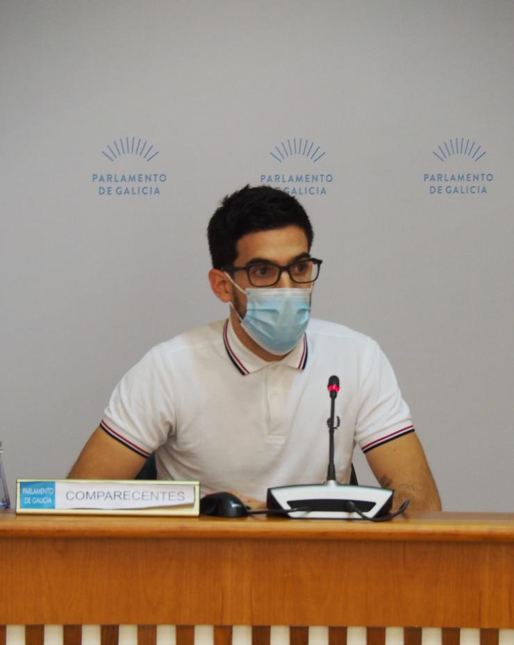 O portavoz do colectivo Médicas Precarias, Miguel López del Pueyo, na súa comparecencia na comisión de reactivación 