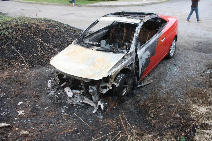 Outro coche queimado en Arteixo (A Coruña). GARDA CIVIL