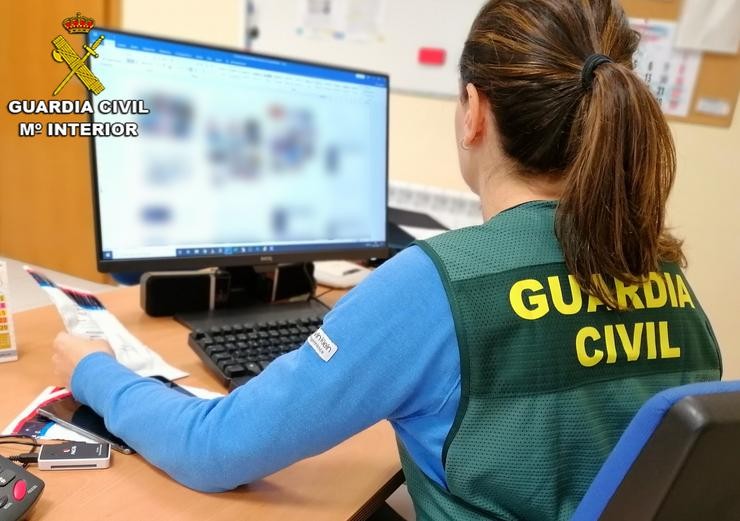 Detido un veciño de Asturias por ciberacoso a menores tras denuncia das nais de dous nenos en Pontevedra. GARDA CIVIL