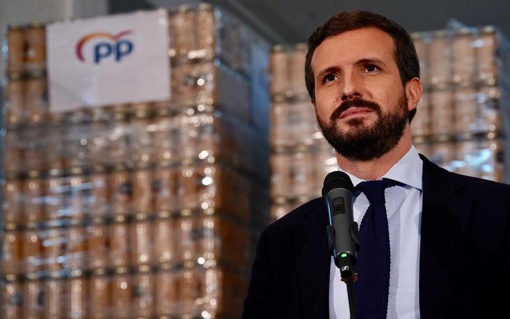 O presidente do PP, Pablo Casado, visita un  Banco de Alimentos en Reus (Tarragona). En Tarragona, a 27 de novembro de 2020.. DAVID  MUDARRA (PP)