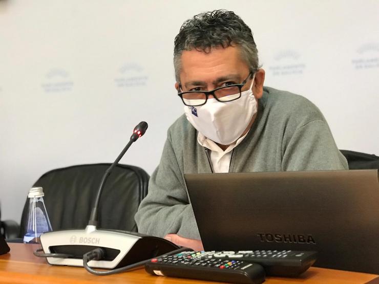 O profesor de Economía Aplicada da USC, Edelmiro López, na comisión de reactivación do Parlamento de Galicia 