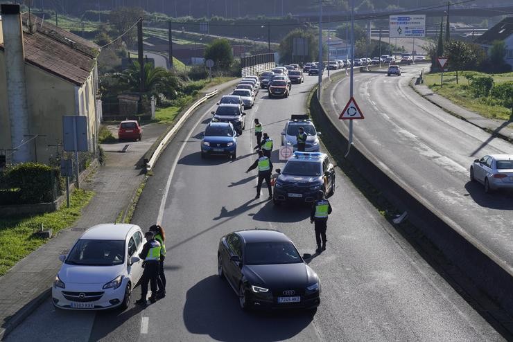 Control de mobilidade en Santiago con motivo das restricións pola Covid.. Álvaro Ballesteros - Europa Press 
