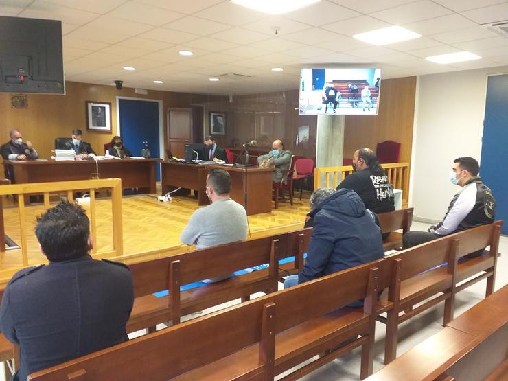 Mariño G.J.  E outros acusados de tentar facer un 'envorco' de cocaína, na última xornada do xuízo celebrado na Audiencia Provincial de Pontevedra, en Vigo. 
