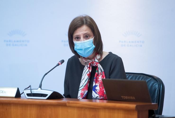 A directora de Augas de Galicia, Tersesa Gutiérrez, nunha comparecencia no Parlamento de Galicia. CONCHI PAZ 