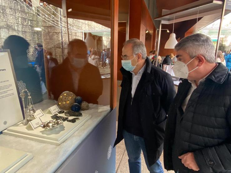 O alcalde de Santiago, Xosé Sánchez Bugallo, visita locais de xoiaría.. CONCELLO DE SANTIAGO 