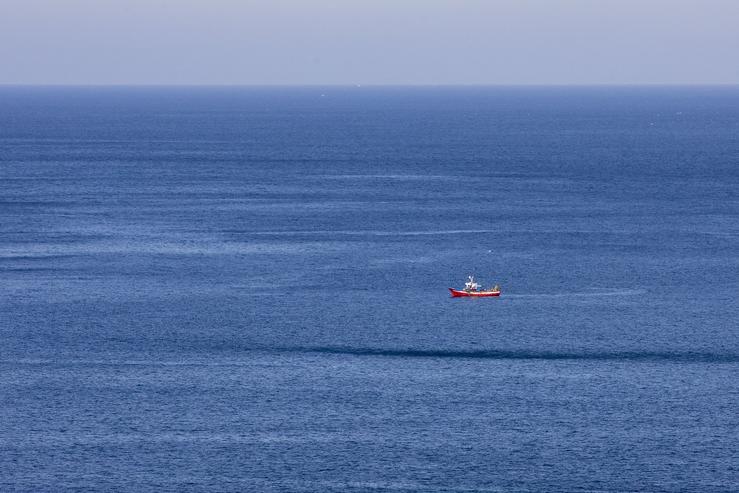 Barco de pesca en Carnota (A Coruña). XUNTA - Arquivo