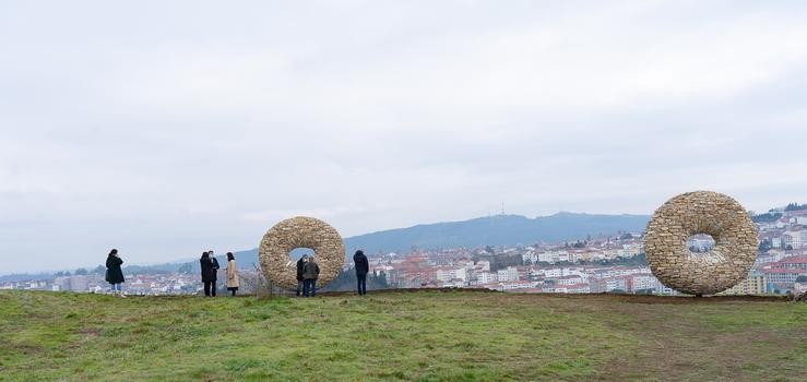 Instalación 'Espellos' do artista Manolo Paz no miradoiro do Gaiás, na Cidade da Cultura. XUNTA 