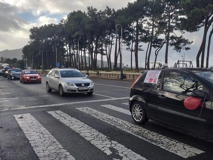 Caravana de coches convocada polo sector hostaleiro e do lecer nocturno en Vigo para reclamar un plan de rescate polo peche dos negocios, debido á pandemia de COVID.