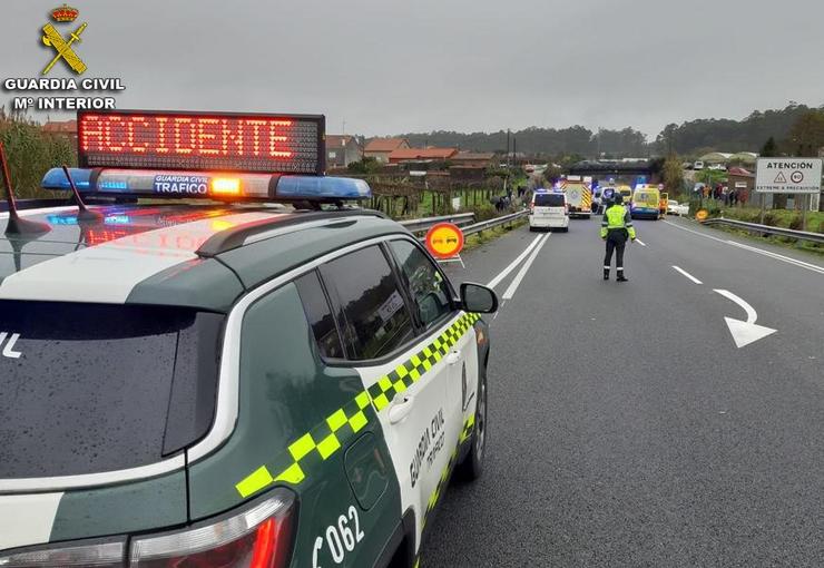 Un vehículo da Garda Civil desprazado ao lugar dun accidente. GARDA CIVIL 