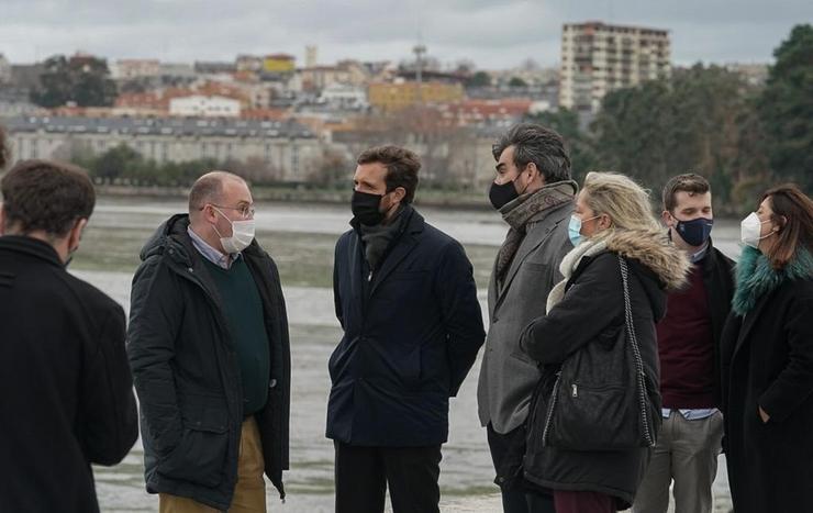 O presidente do PP, Pablo Casado, visita a Ría O Burgo (A Coruña). En Coruña, a 18 de decembro de 2020.. PP / Europa Press