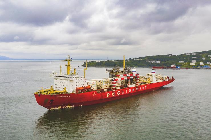 Sevmorput, o cargueiro ruso avariado que pasará polas costas galegas nos próximos días.