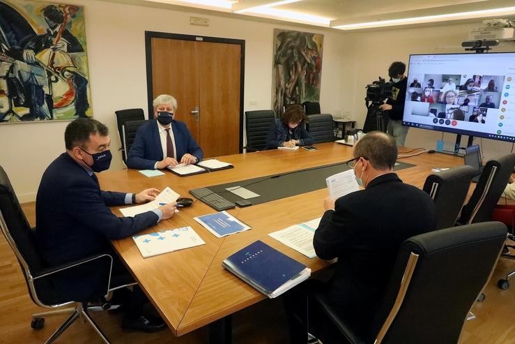 Román Rodríguez, reúnese por videoconferencia coa Xunta Autonómica de Directores. XUNTA 