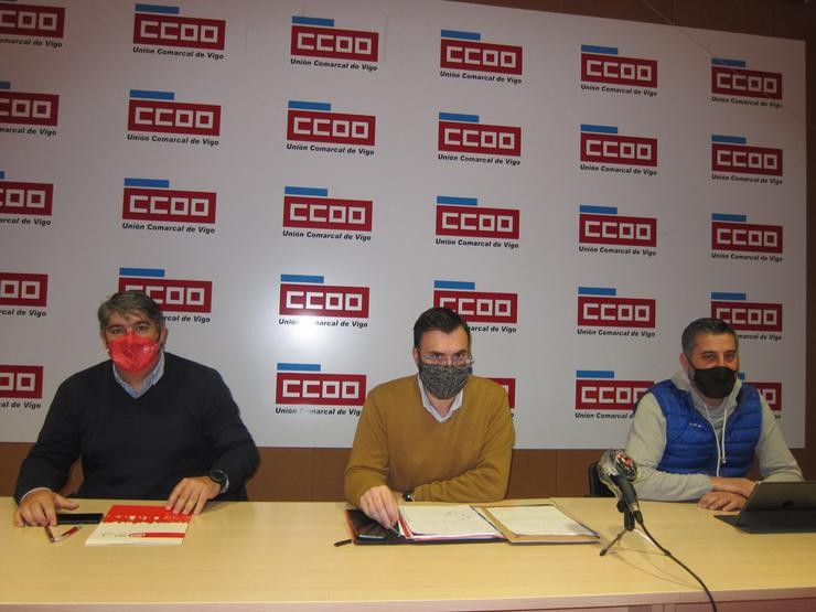 Rubén Pérez, Xulio Fernández e Celso Carneiro durante a rolda de prensa / Europa Press