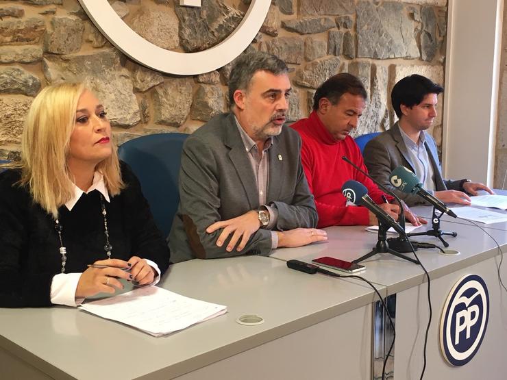 Elena Muñoz, Alfonso Marnotes, Javier Guerra e Diego Gago durante a rolda de prensa. PP DE VIGO / Europa Press