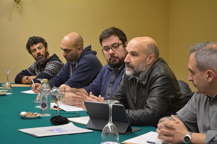 Xabier P. Igrexas e Néstor Rego reuníronse co comité de empresa de Barreiras. BNG / Europa Press