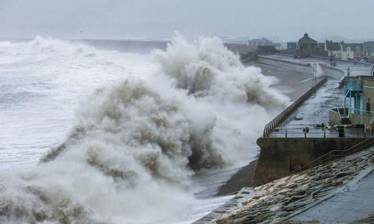 Temporal costeiro. TIM POATE/UNIVERSITY OF PLYMOUTH  - Arquivo