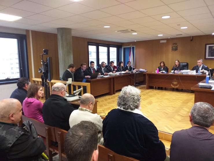 Xuízo contra seis acusados, tres deles gardas civís, por falsear documentación de avituallamento de buques no porto de Marín para realizar contrabando de tabaco / Europa Press