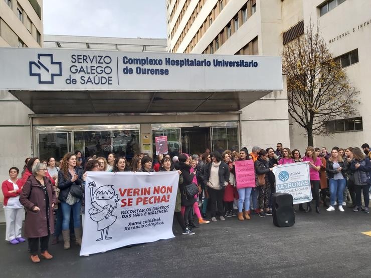 As matronas protestan contra do peche do paridoiro de Verín.. EUROPA PRESS - Arquivo 