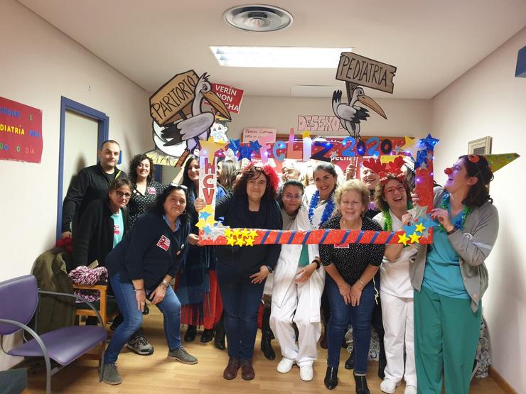Profesionais sanitarios e veciños de Verín (Ourense) pasan a Noitevella encerrados no hospital.. REMITIDA