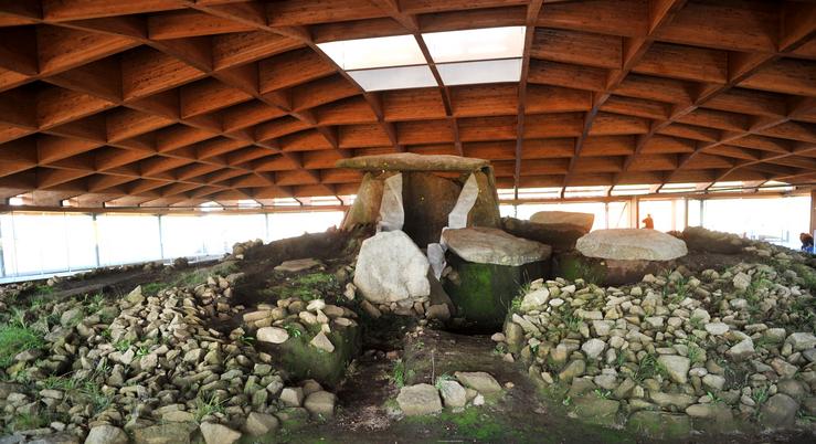 Dolmen de Dombate, situado en Cabana de Bergantiños (A Coruña). DEPUTACIÓN DA CORUÑA - Arquivo